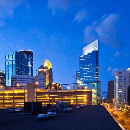 Holiday Inn Express Hotel & Suites Minneapolis-Downtown Convention Center By Ihg Exterior photo