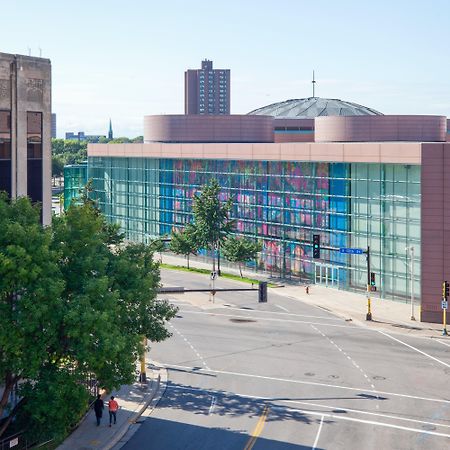 Holiday Inn Express Hotel & Suites Minneapolis-Downtown Convention Center By Ihg Exterior photo