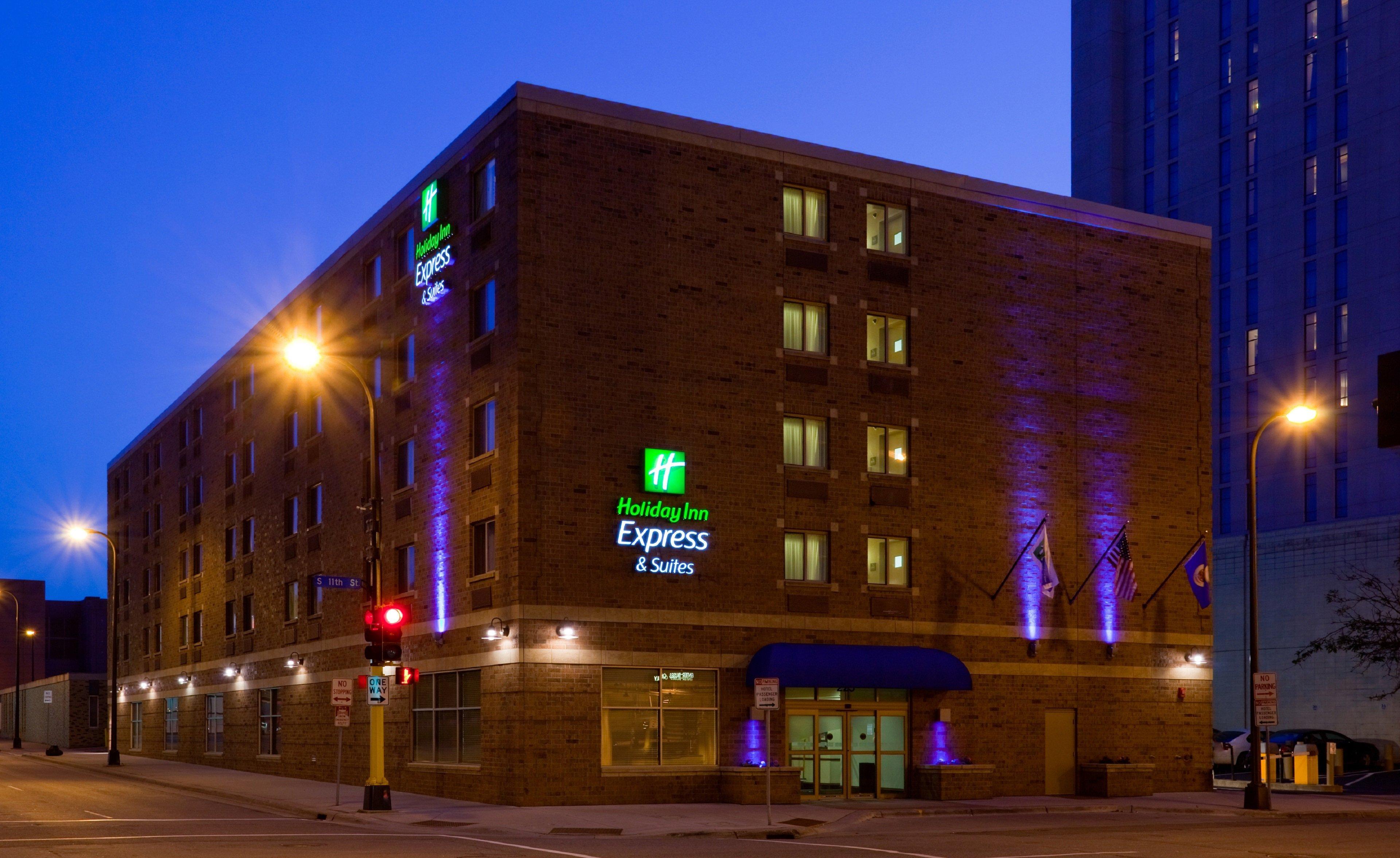 Holiday Inn Express Hotel & Suites Minneapolis-Downtown Convention Center, An Ihg Hotel Exterior photo