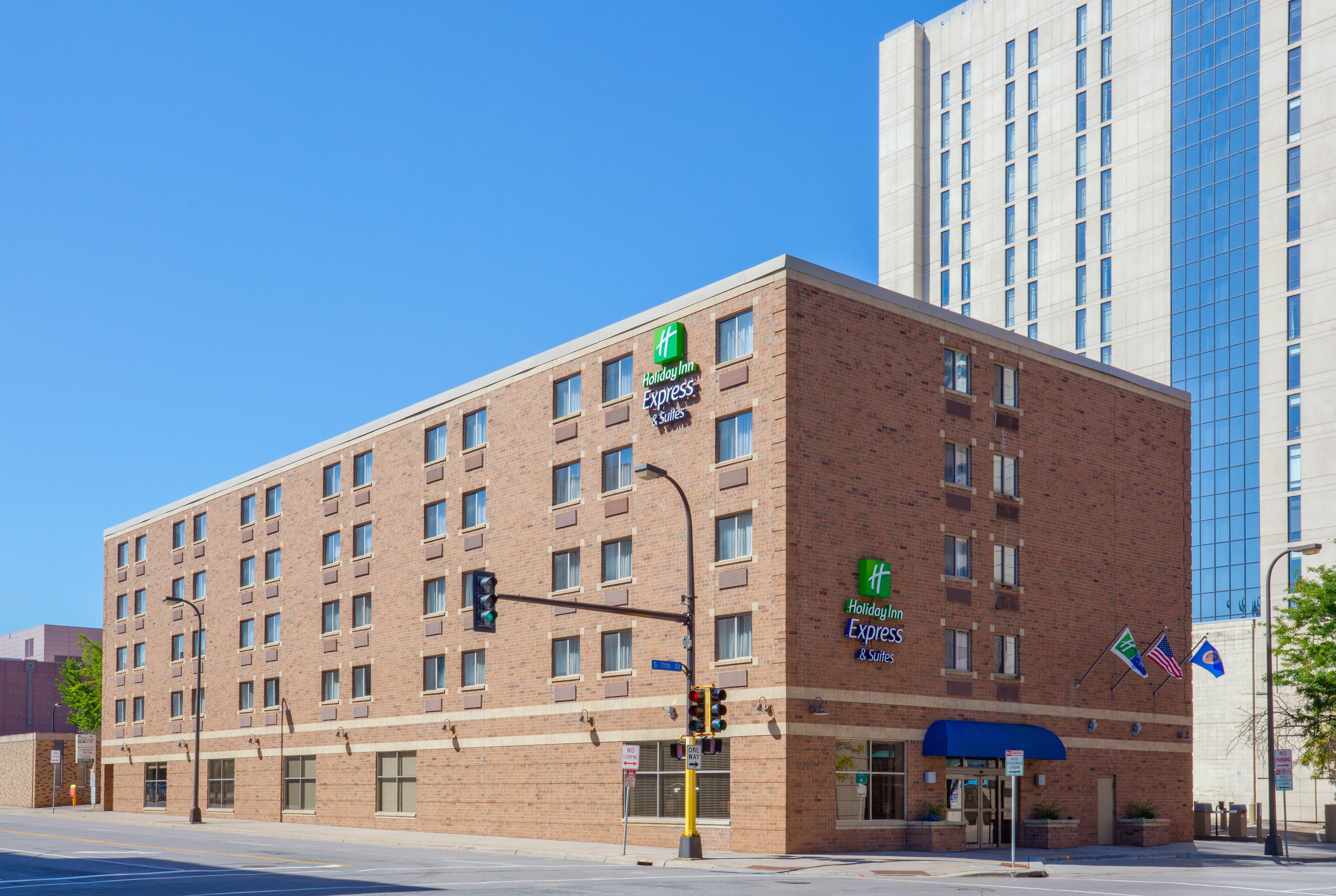Holiday Inn Express Hotel & Suites Minneapolis-Downtown Convention Center By Ihg Exterior photo
