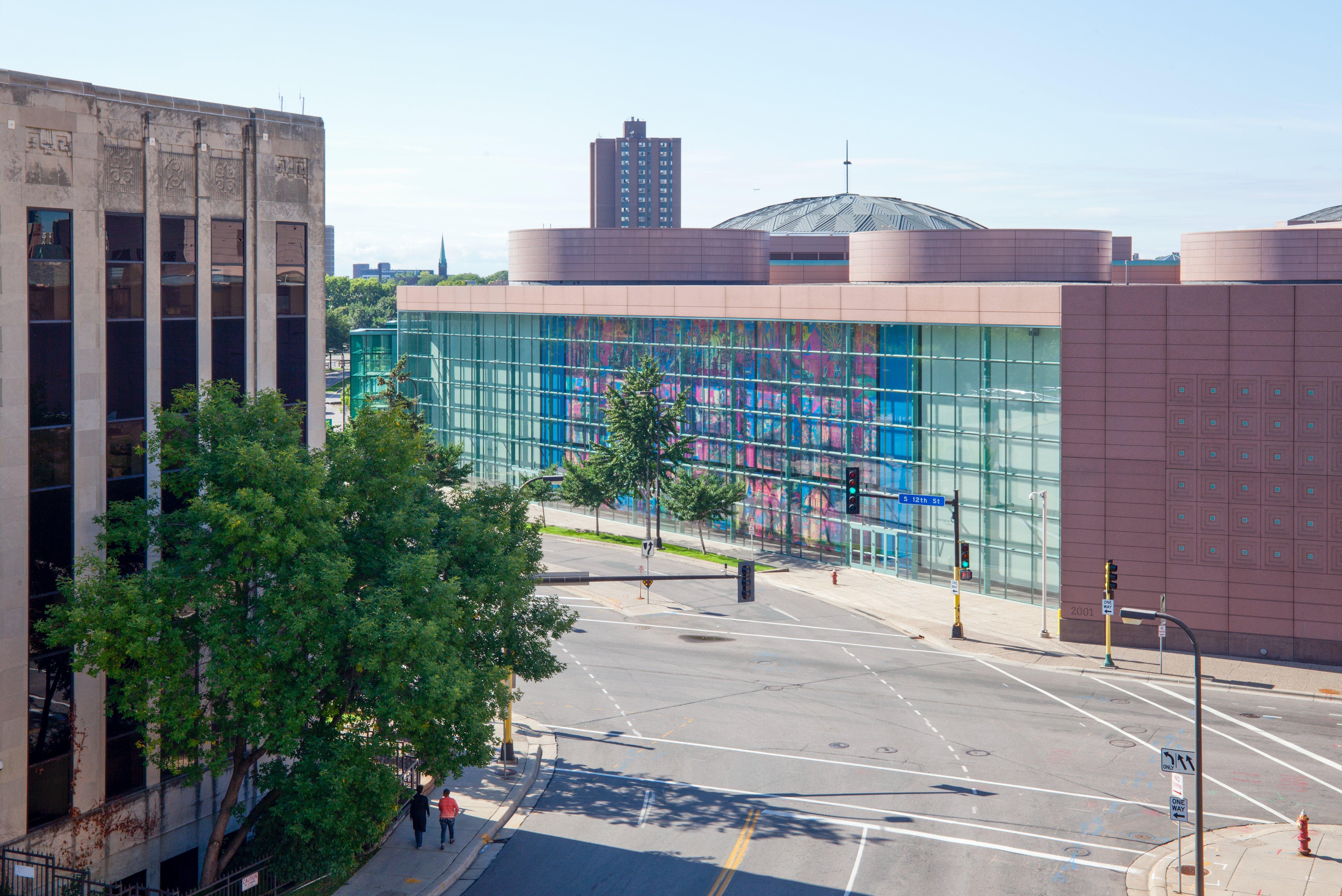 Holiday Inn Express Hotel & Suites Minneapolis-Downtown Convention Center By Ihg Exterior photo